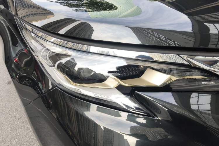 Used Toyota Granvia 2023 2.5L Hybrid Comfort Edition Right Front Headlight