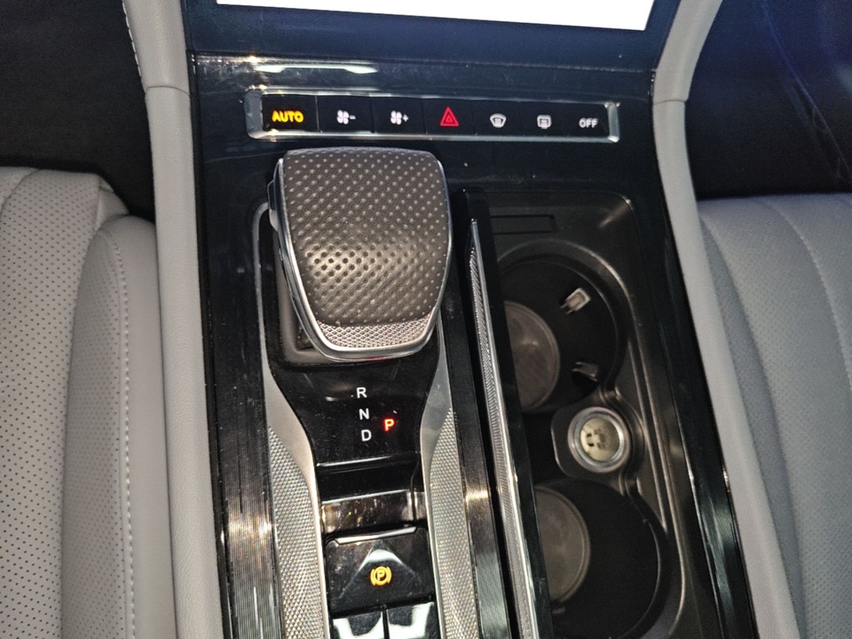 Hongqi H5 PHEV 2025 170 Super Hybrid Version — снимка 16