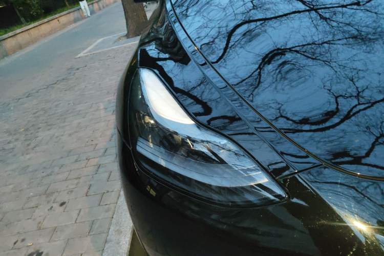 Used Tesla Model Y 2022 Long-Range All-Wheel-Drive Version Right Front Headlight