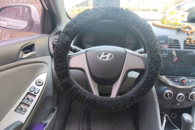 Used Hyundai Verna (older generation) 2014 1.4L Automatic Smart GLS Steering Wheel