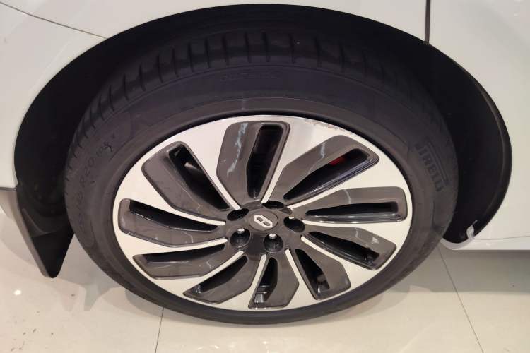 Used Hima AITO M5 2022 Pure Electric All-Wheel-Drive Performance Edition Right Rear Wheel Hub