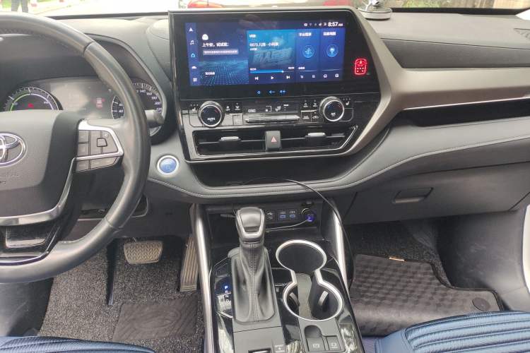 Used Toyota Highlander 2022 Dual-Engine 2.5L Four-Wheel Drive Prestige Version 7 Seats Audio And AC Panel