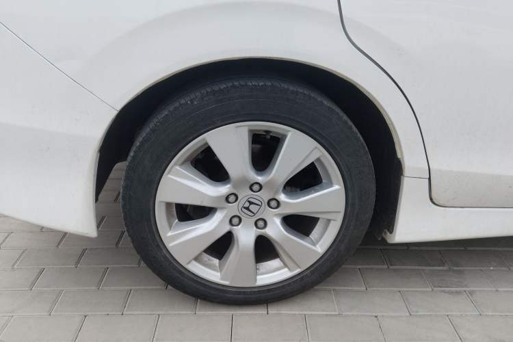 Used Honda Jade 2014 1.8L Automatic Comfort Elite Version 5 Seats Right Rear Wheel Hub