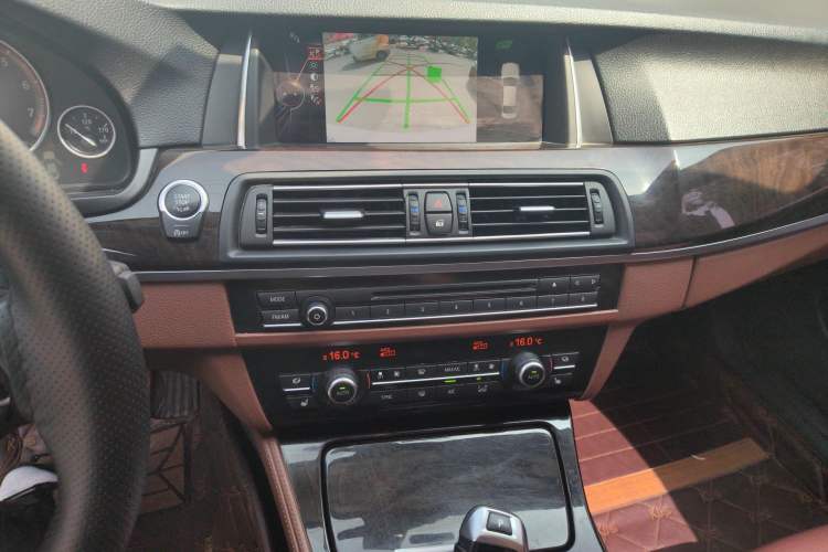 Used BMW 5 Series 2014 528Li Leading Model