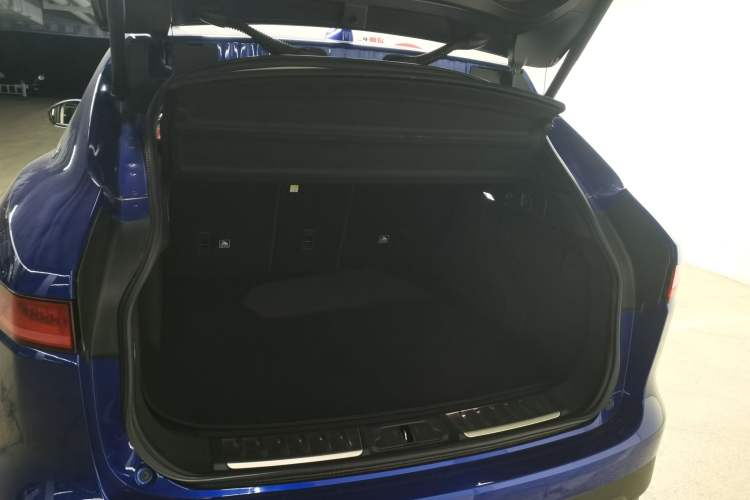Used Jaguar F-PACE 2019 2.0T Four-Wheel Drive Urban Luxury Edition Trunk