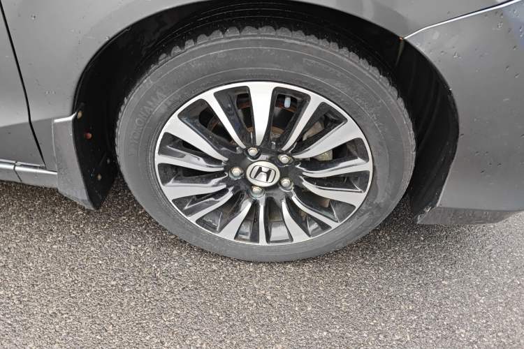 Used Honda Crider 2013 1.8L manual Comfort version Right Front Wheel Hub