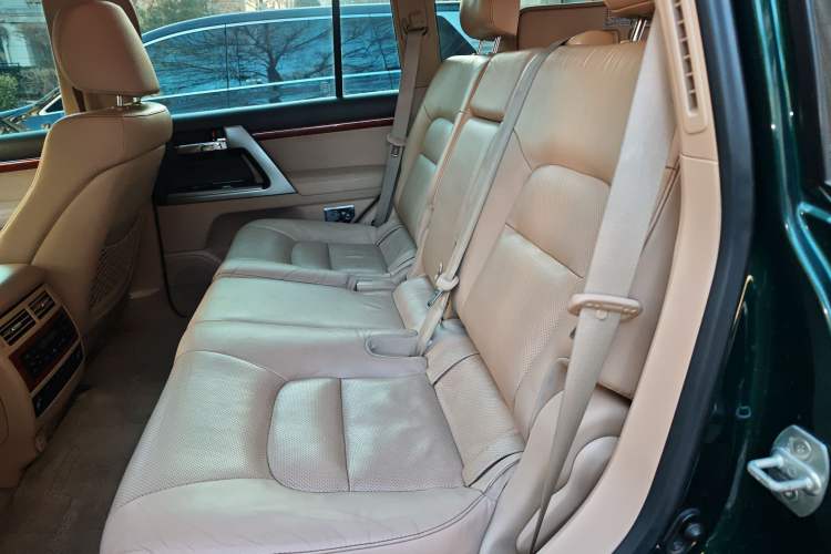 Used Toyota Land Cruiser 2012 4.6L Automatic VX-R
