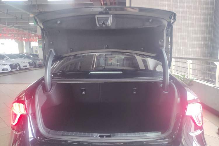 Used Lynk & Co 03 2021 1.5TD DCT JingPlus Trunk