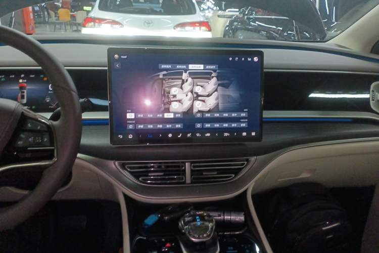 Used Denza D9 2024 DM-i 980 Four-Wheel Drive Flagship Model
