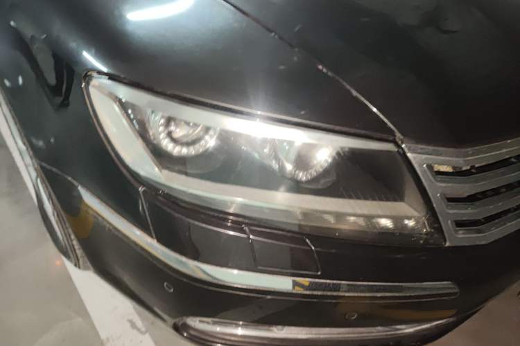 Used Volkswagen Phaeton 2011 4.2L V8 4-seat Extended-Range Individual Edition
