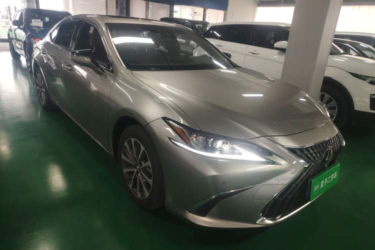 Used Lexus ES 2023 200 Excellence Edition
