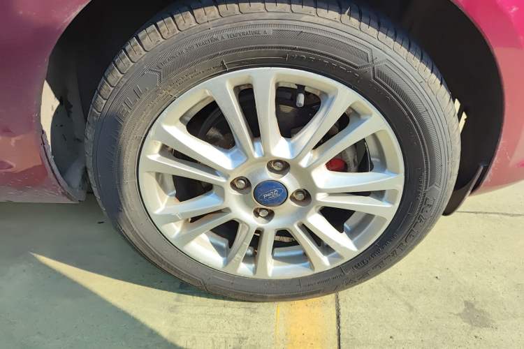 Used Ford Fiesta 2013 Hatchback 1.5L Automatic Fashion Edition Right Front Wheel Hub