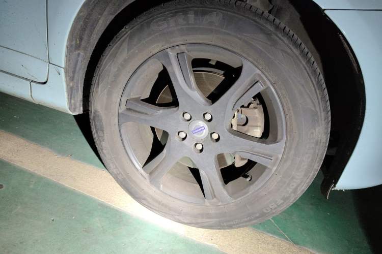 Used Volvo XC60 2013 T5 Zhiya Edition Right Front Wheel Hub