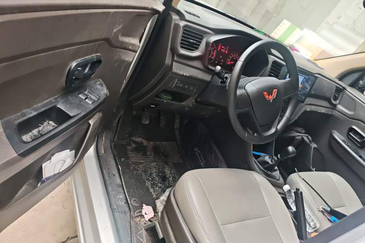 Used Wuling Hongguang V 2022 1.5L Jingqu Version Hydraulic Power Steering LAR Driver Seat