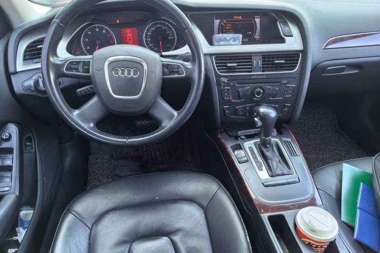 Used Audi A4L 2012 2.0 TFSI automatic Comfort trim level