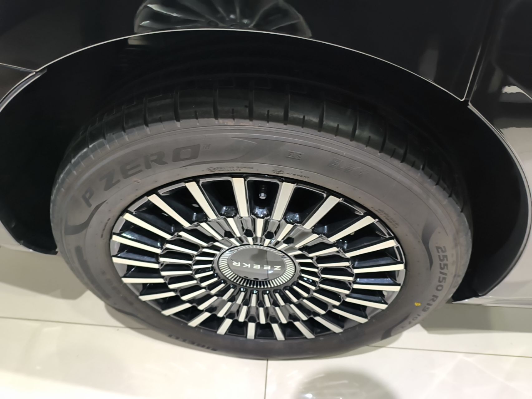 Zeekr 009 2024 7-Seater Walk-Through Version Four-Wheel Drive 108 kWh — снимка 11