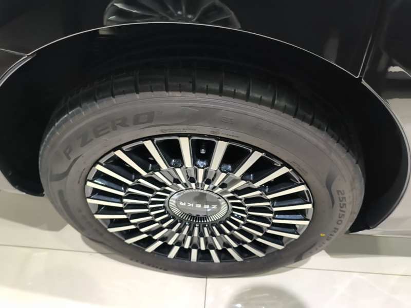 Used Zeekr 009 2024 7-Seater Walk-Through Version Four-Wheel Drive 108 kWh — 25