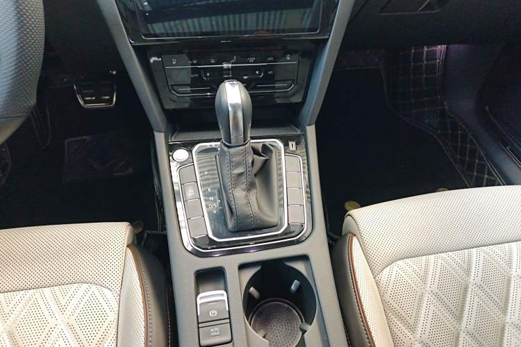 Used Volkswagen Magotan 2023 2 Million Units Commemorative Edition 330TSI DSG Luxury Version
