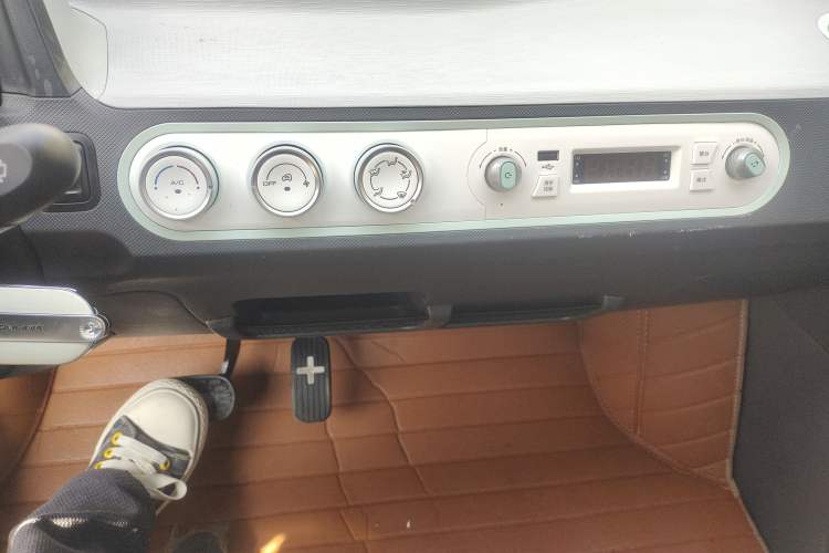 Used Wuling Hongguang MINIEV 2022 Macaron Premium Model – Lithium Iron Phosphate Audio And AC Panel