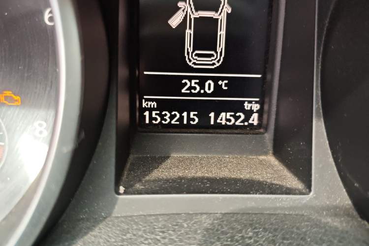 Used Volkswagen Golf 2012 1.4TSI Luxury Convertible Edition Odometer Close Up