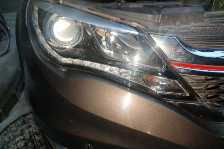 Used BYD S7 2017 2.0T Automatic Prestige Edition Right Front Headlight