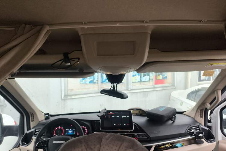 Used SAIC MAXUS Xintu V90 2020 2.0T AMT Yunjie Edition Front-Wheel Drive Rear Single Tire Short Wheelbase High Roof 6-Seater
