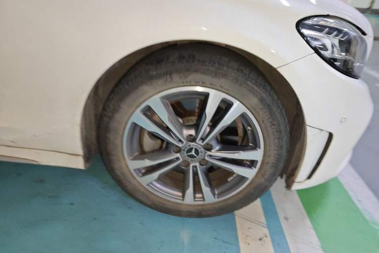 Used Mercedes-Benz C-Class 2021 C 200 L Fashion Edition Sport Version Right Front Wheel Hub