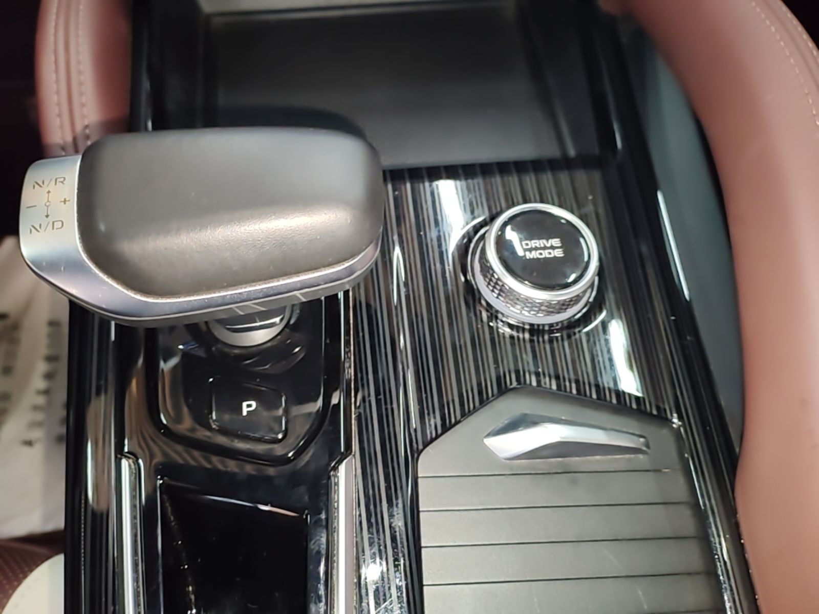 Geely Auto Monjaro L 2021 2.0TD DCT EVO Two-Wheel Drive Prestige Version — снимка 16