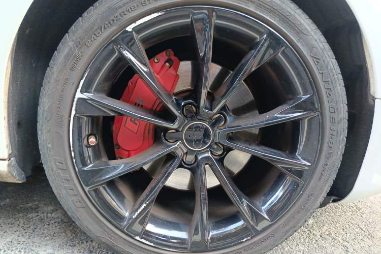 Used Audi A5 2014 Coupe 45 TFSI Right Front Wheel Hub