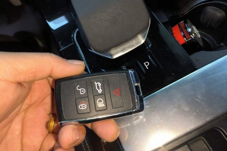 Used Land Rover Range Rover Velar 2023 250 PS