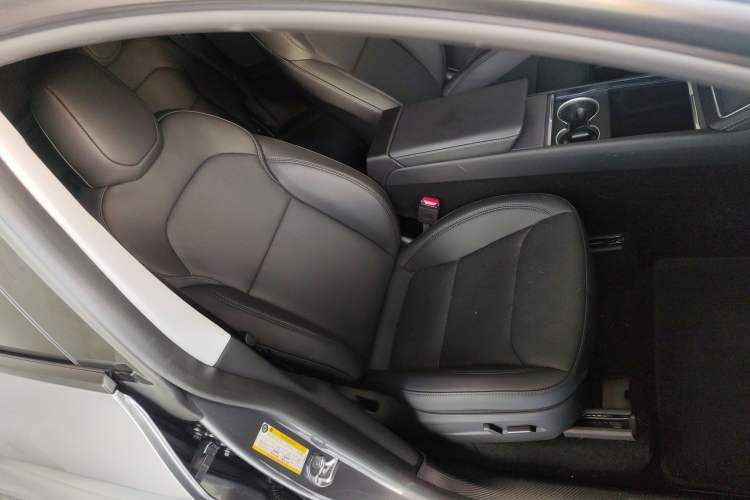 Used Tesla Model Y 2025 Rear-Wheel-Drive Version
