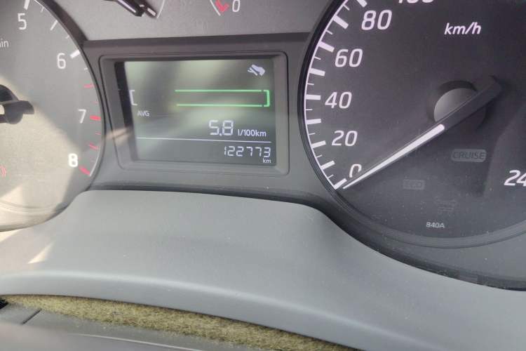 Used Nissan Sylphy 2012 1.6 XL Manual Luxury Edition Odometer Close Up