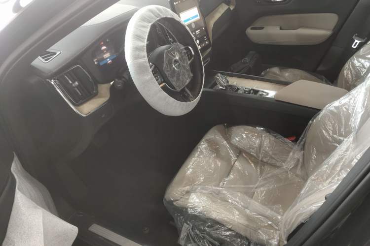 Used Volvo XC60 2026 B5 4x4 Smart Luxury Edition Left Front Seat