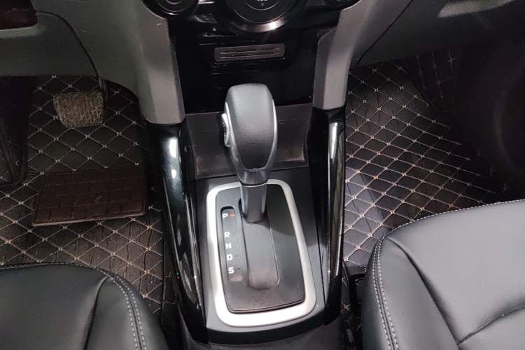 Used Ford EcoSport 2013 1.5L Automatic Fashion Model