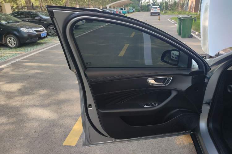 Used Roewe D7 2023 DMH 125km Superior Edition