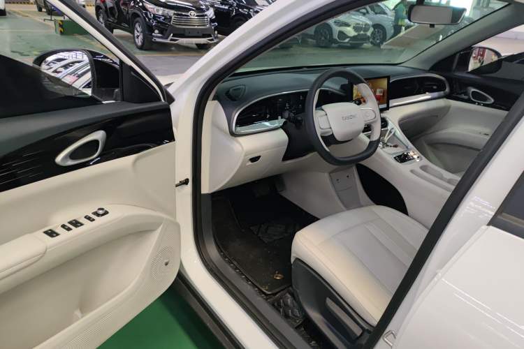 Used Geely Galaxy Geome 2025 410 km Free Version
