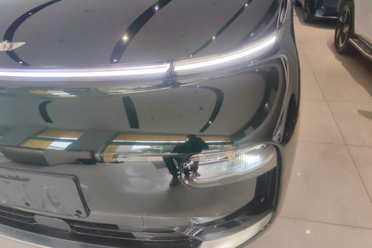 Used Geely Galaxy LEVC L380 2024 140-Degree 6-Seater All-Wheel-Drive Ultra