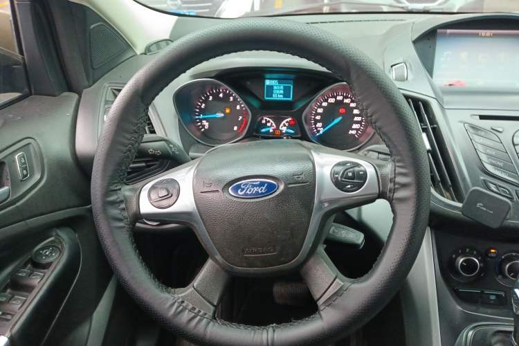 Used Ford Kuga 2013 1.6L GTDi Two-Wheel-Drive Comfort Model Steering Wheel