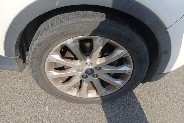 Used Ford Kuga 2015 2.0L GTDi Four-Wheel Drive Prestige Model Right Front Wheel Hub