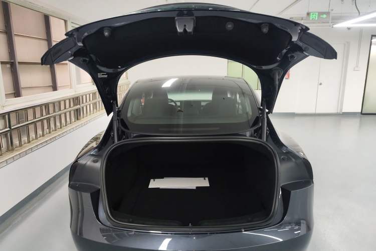 Used Tesla Model 3 2025 Rear-Wheel-Drive Version