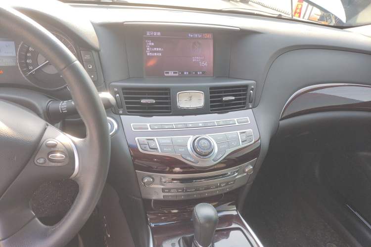 Used Infiniti Q70 2017 Q70L 2.5L Enjoyment Edition Audio And AC Panel