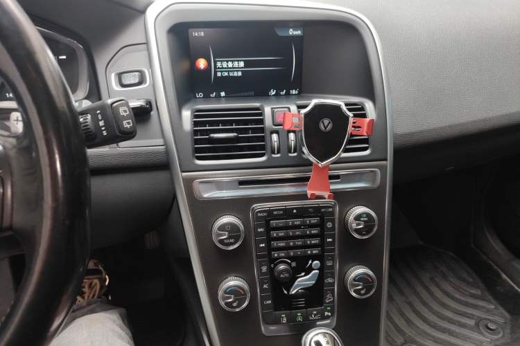 Used Volvo XC60 2015 T5 AWD Smart Drive Edition Audio And AC Panel