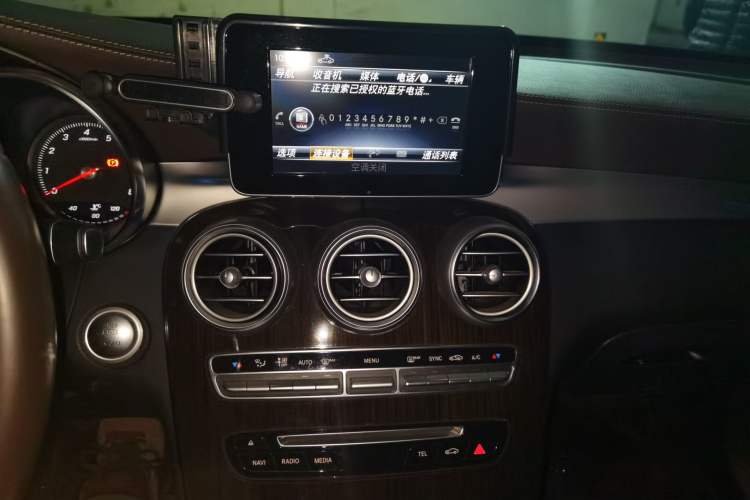 Used Mercedes-Benz GLC 2018 Facelifted GLC 260 4MATIC Dynamic Edition Audio And AC Panel