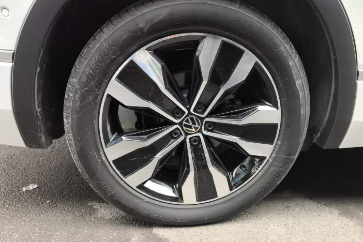 Used Volkswagen Tiguan L 2022 330TSI Automatic Two-Wheel Drive R-Line Enhanced Edition Exterior 5