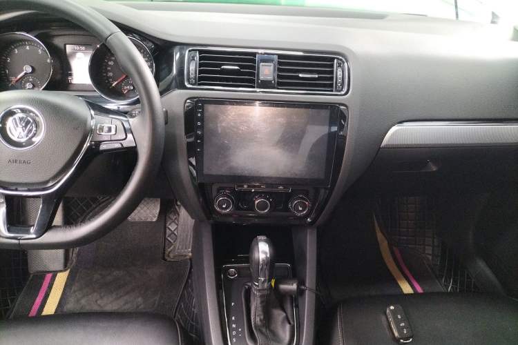 Used Volkswagen Sagitar 2017 180TSI Automatic Luxury Edition
