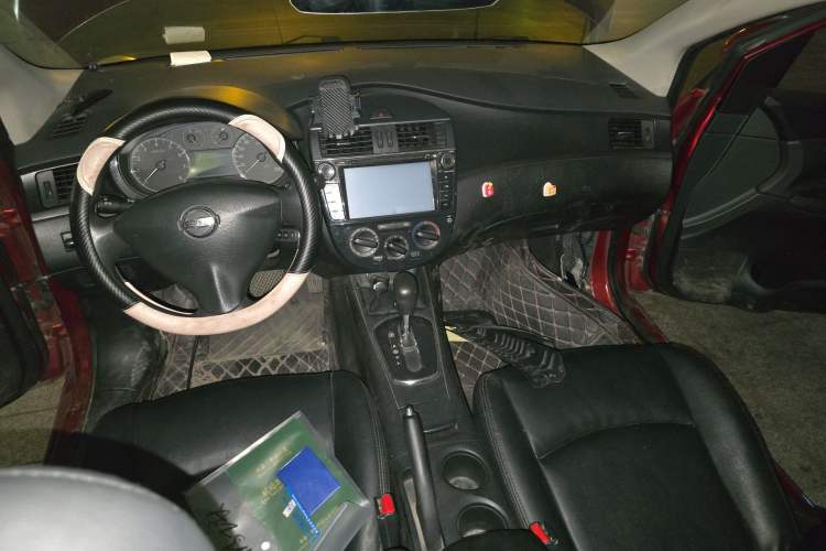 Used Nissan Tiida 2011 1.6L CVT Comfort Model Center Console