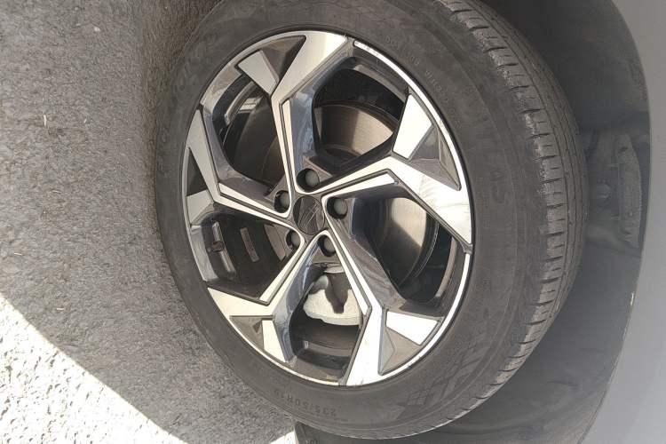 Used Geely Auto FX11 2023 1.5TD DCT Prestige Edition Right Front Wheel Hub