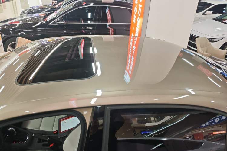 Used Volkswagen Sagitar 2015 1.6L Automatic Comfort Model Roof