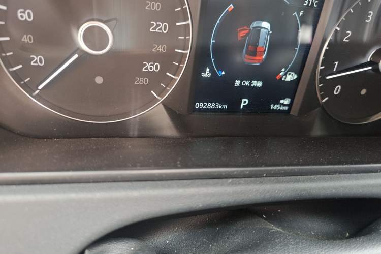 Used Land Rover Range Velar 2019 250 PS Odometer Close Up