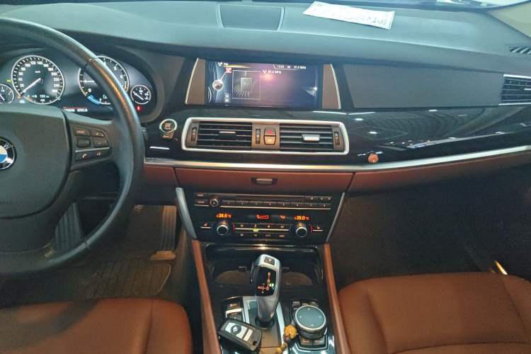 Used BMW 5 Series GT 2015 528i Leading Model